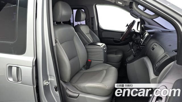 Hyundai Starex 2017 — photo 11