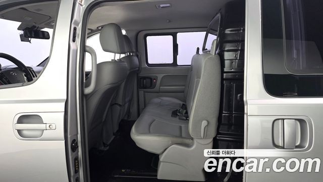 Hyundai Starex 2017 — photo 12