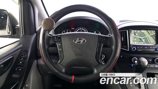 Hyundai Starex 2017 — photo 13