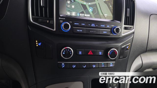 Hyundai Starex 2017 — photo 16