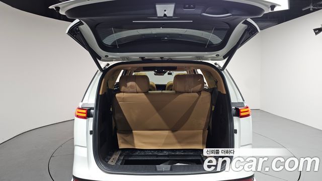 Kia Canival 2021 — photo 37