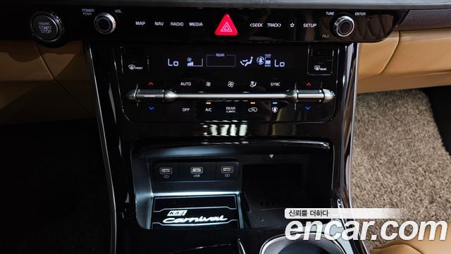 Kia Canival 2021 — photo 39