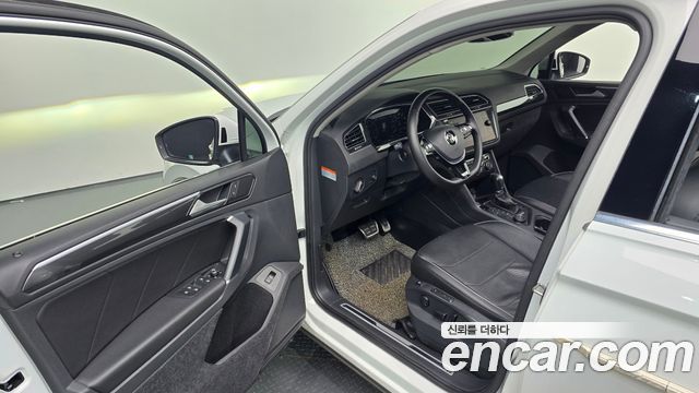 Volkswagen Tiguan 2018 — photo 11