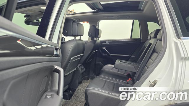 Volkswagen Tiguan 2018 — photo 12
