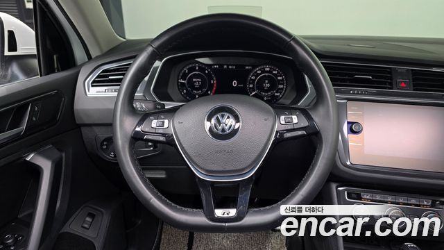 Volkswagen Tiguan 2018 — photo 13