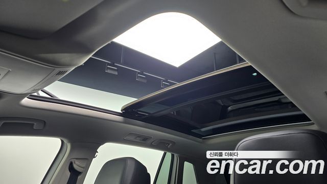 Volkswagen Tiguan 2018 — photo 17