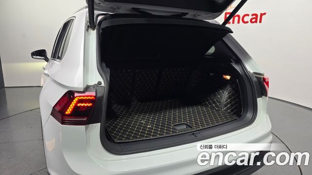 Volkswagen Tiguan 2018 — photo 20