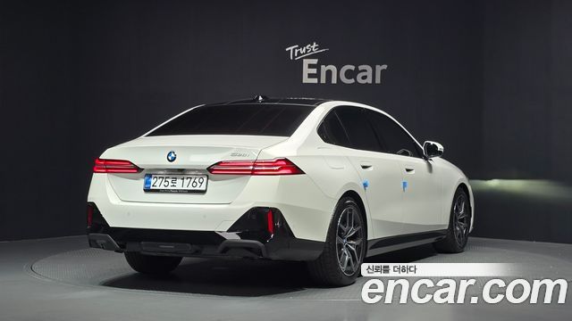 BMW 5-Series 2026 — photo 2