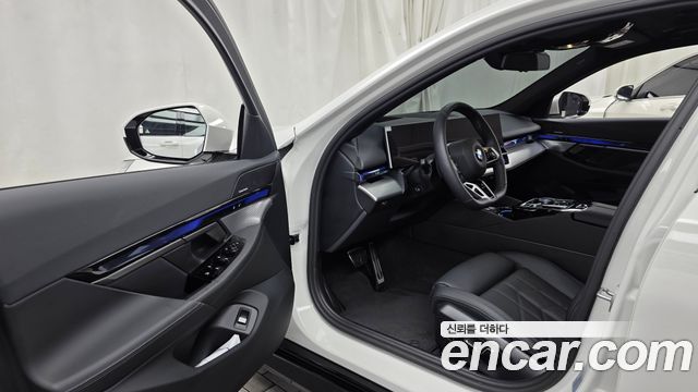 BMW 5-Series 2026 — photo 13