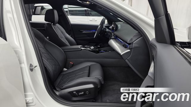 BMW 5-Series 2026 — photo 17