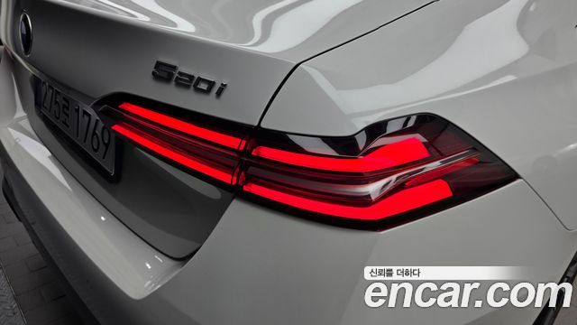 BMW 5-Series 2026 — photo 9