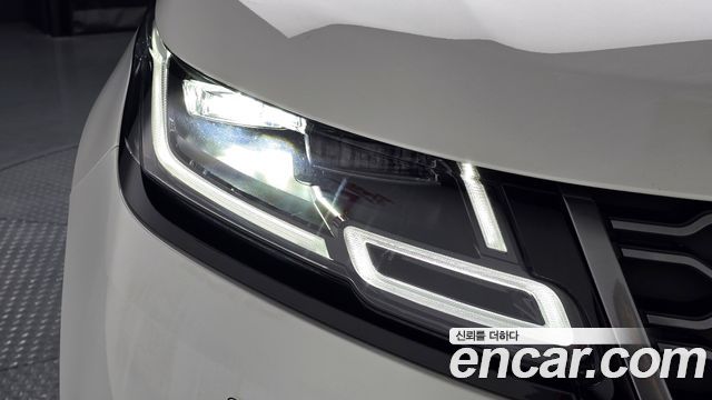 Land Rover Range Rover Velar 2021 — photo 8