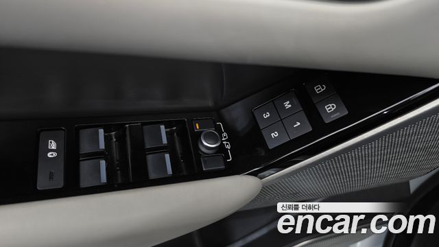 Land Rover Range Rover Velar 2021 — photo 27