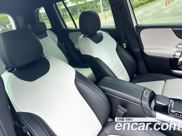 Mercedes-Benz GLB-Class 2020 — photo 11