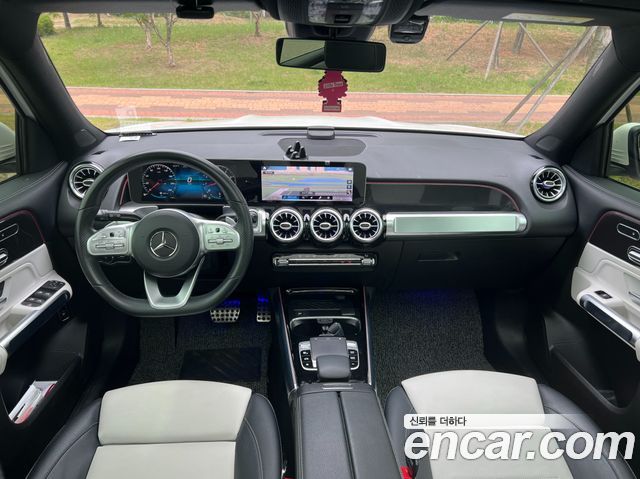 Mercedes-Benz GLB-Class 2020 — photo 12