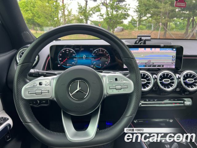 Mercedes-Benz GLB-Class 2020 — photo 13