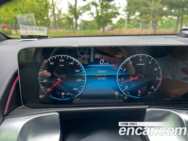Mercedes-Benz GLB-Class 2020 — photo 14