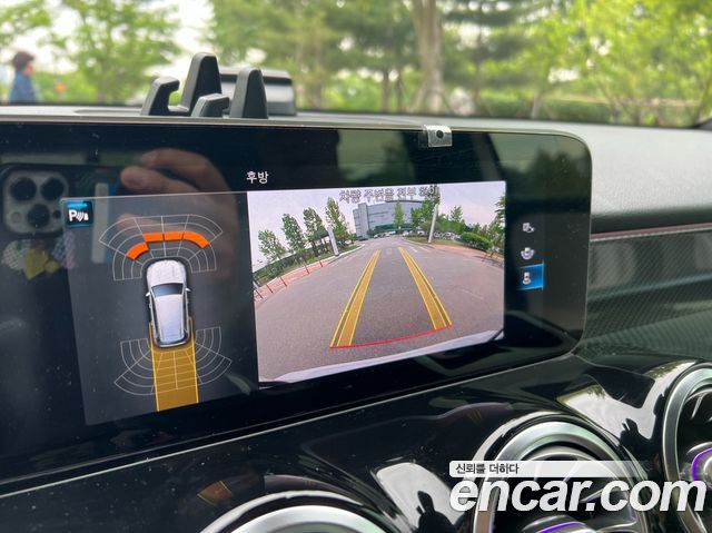 Mercedes-Benz GLB-Class 2020 — photo 16