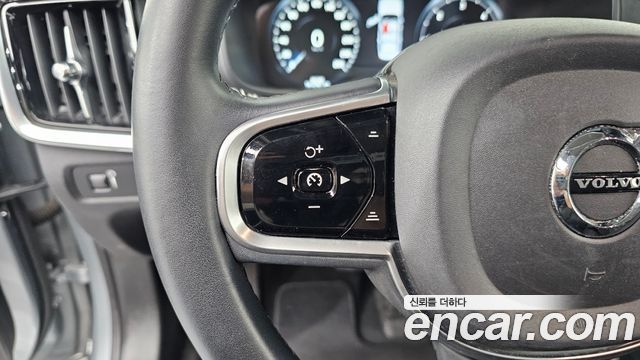 Volvo S90 2017 — photo 16