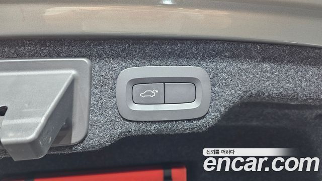 Volvo S90 2017 — photo 17