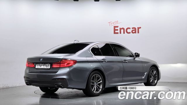 BMW 5-Series 2018 — photo 2