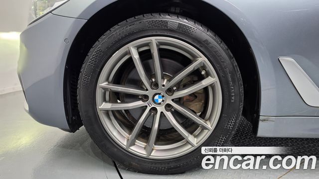 BMW 5-Series 2018 — photo 5