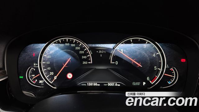 BMW 5-Series 2018 — photo 8