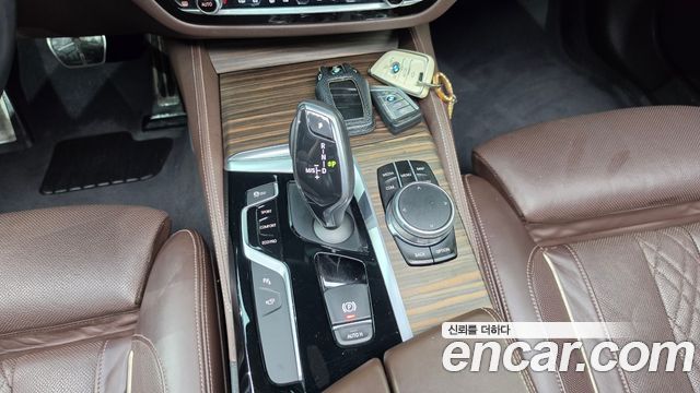 BMW 5-Series 2018 — photo 9