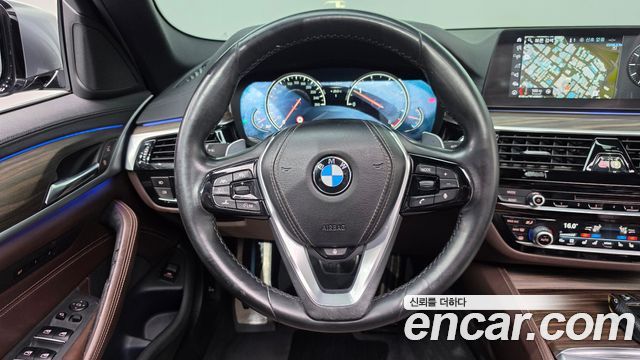 BMW 5-Series 2018 — photo 13