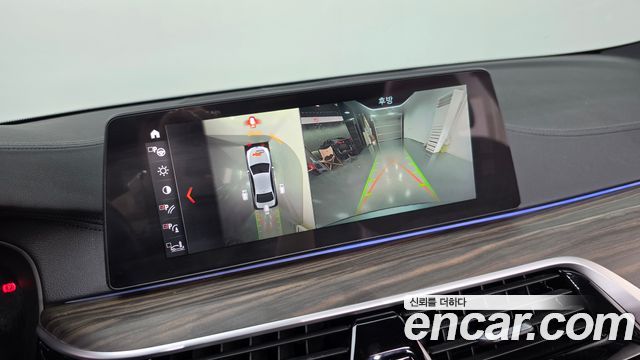 BMW 5-Series 2018 — photo 14