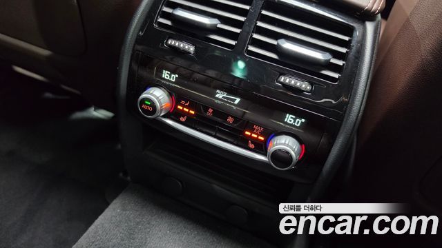 BMW 5-Series 2018 — photo 15