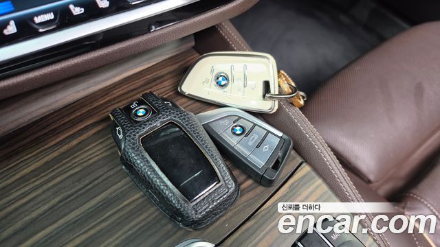 BMW 5-Series 2018 — photo 16