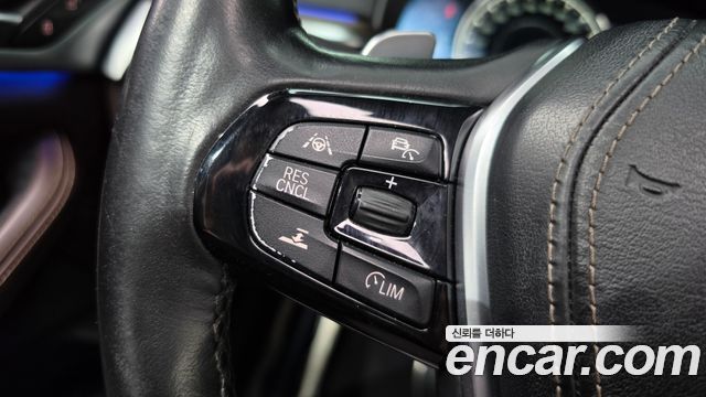 BMW 5-Series 2018 — photo 17