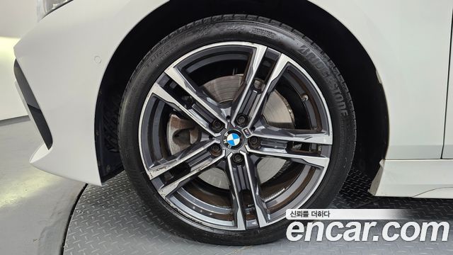 BMW 1-Series 2023 — photo 5