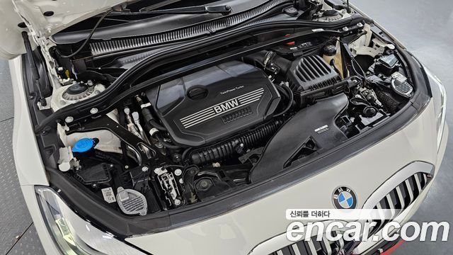 BMW 1-Series 2023 — photo 6