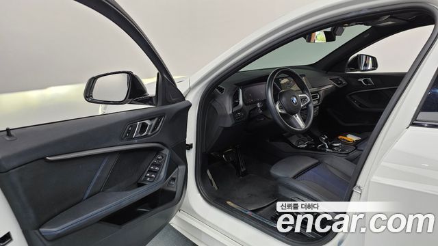 BMW 1-Series 2023 — photo 13