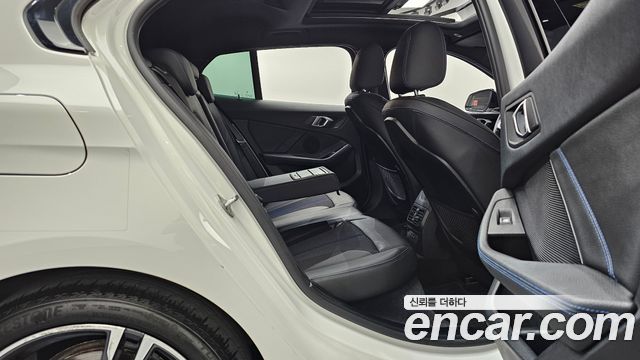 BMW 1-Series 2023 — photo 17