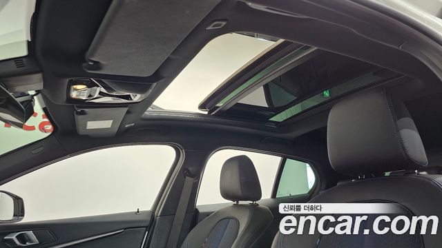 BMW 1-Series 2023 — photo 22