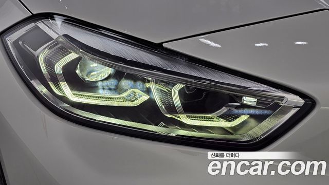 BMW 1-Series 2023 — photo 8