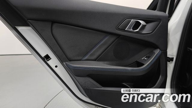 BMW 1-Series 2023 — photo 15