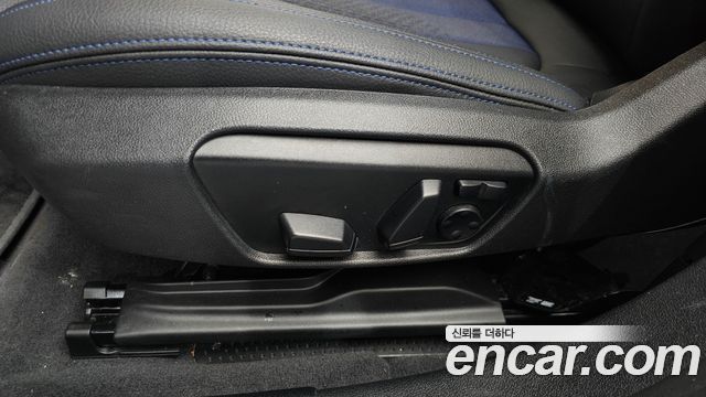 BMW 1-Series 2023 — photo 31