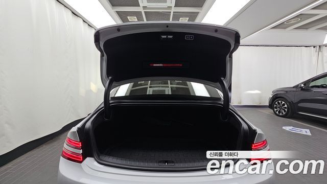Genesis G80 2022 — photo 26