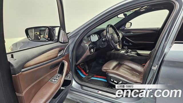 BMW 5-Series 2017 — photo 10