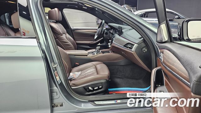 BMW 5-Series 2017 — photo 11