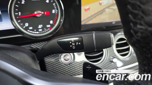Mercedes-Benz E-Class 2019 — photo 12