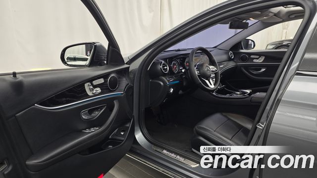 Mercedes-Benz E-Class 2019 — photo 13