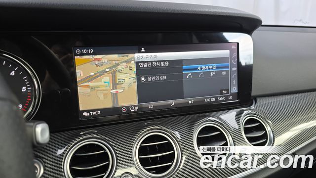 Mercedes-Benz E-Class 2019 — photo 18