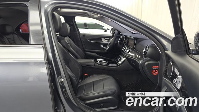Mercedes-Benz E-Class 2019 — photo 16