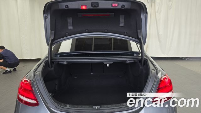 Mercedes-Benz E-Class 2019 — photo 30