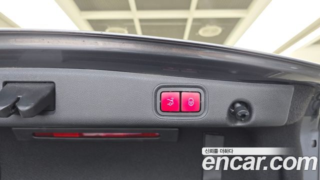 Mercedes-Benz E-Class 2019 — photo 33
